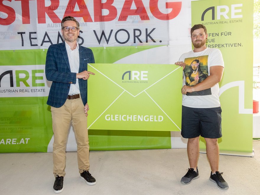 Übergabe Gleichengeld Derfflingerstraße 2