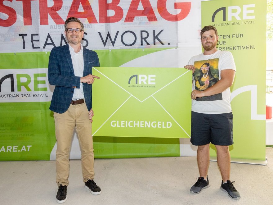 Übergabe Gleichengeld Derfflingerstraße 2