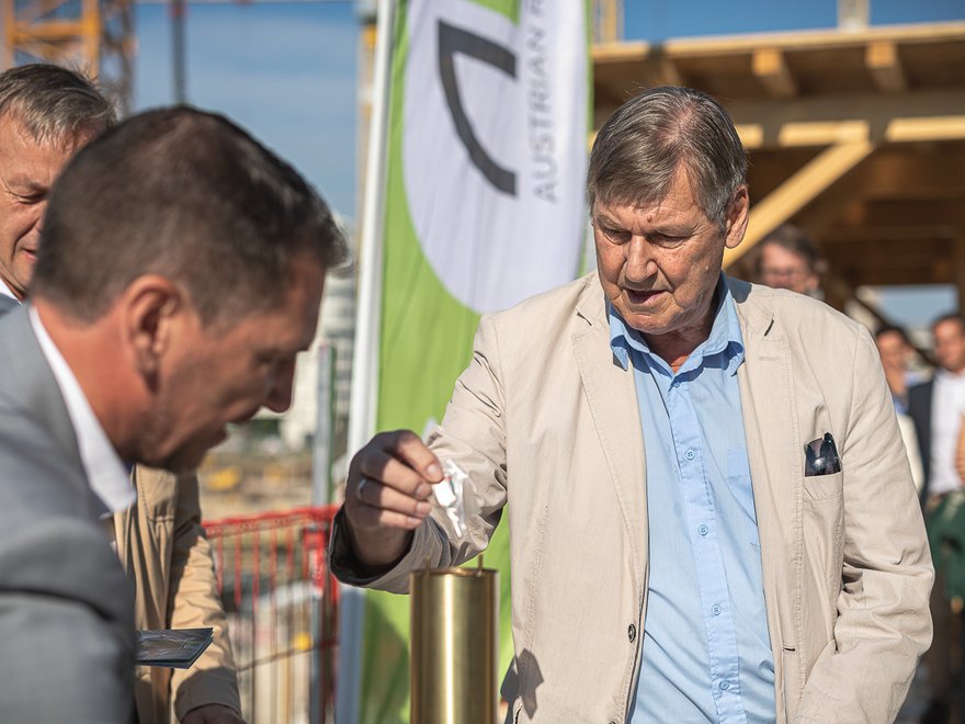 Zeitkapsel VILLAGE IM DRITTTEN finale Bauphase