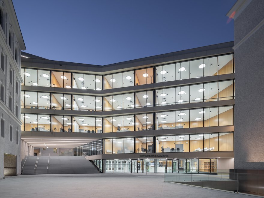 Justizgebäude Salzburg außen