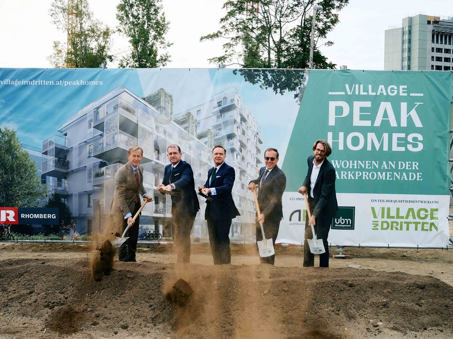 Spatenstich PEAK HOMES - UBM Development Geschäftsführer Österreich Gerald Beck, ARE CEO Hans-Peter Weiss, CEO UBM Development AG Thomas G. Winkler, ARE COO Wolfgang Gleissner, Leiter ARE Projektentwicklung Gerd Pichler