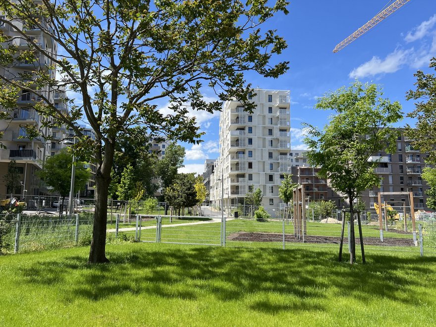 Bert-Brecht-Park VILLAGE IM DRITTEN