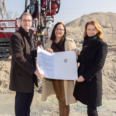 Verleihung Vorzertifikat klimaaktiv Silber Hirschfeld - Hans-Peter Weiss, Katharina Kowalski, Michaela Koban