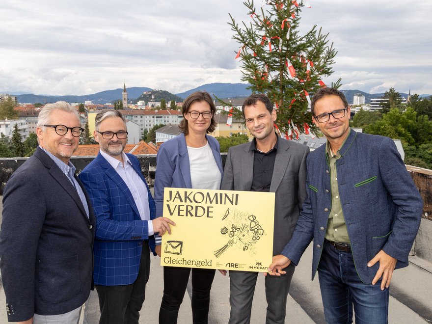 Jakomini Verde Dachgleiche - Hannes Url (IMMOVATE), Jürgen Stradner, Angela Lämmerhirt (beide ARE), Florian Gangl (IMMOVATE) und Georg Puntigam (Östu Stettin)