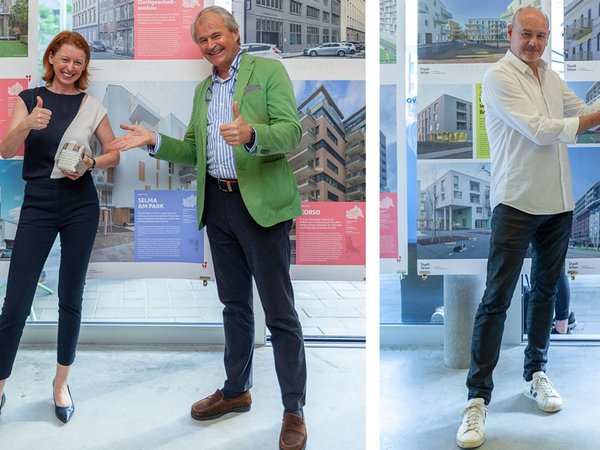 Michaela Koban mit Architekt Georg Soyka und rechts mit Architekt Josef Weichenberger mit den aus alten Ausstellungstafeln gefertigten Auszeichnungen bei der Preisverleihung "gebaut 2021" - © Studio Jakob Lindner Michaela Koban mit Architekt Georg Soyka und rechts mit Architekt Josef Weichenberger mit den aus alten Ausstellungstafeln gefertigten Auszeichnungen bei der Preisverleihung "gebaut 2021"