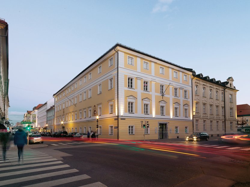 Salzburger Hof von Straße fotografiert, Langzeitbelichtung