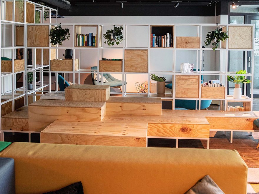TrIIIple Turm 3, Lounge