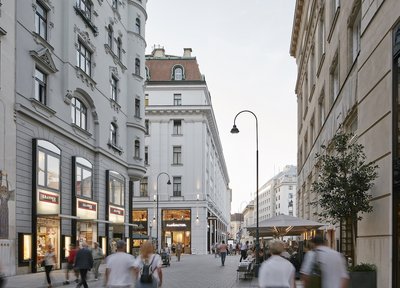 Gebäude Seitenstraße belebt