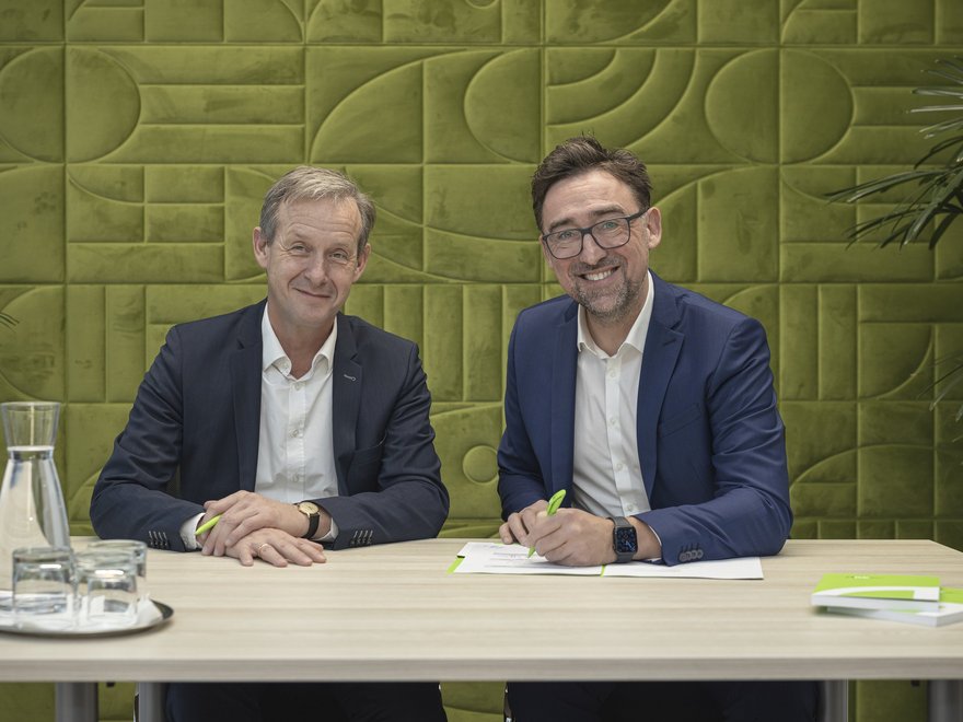 Unterschrift Mietvertrag VIENNA TWENTYTWO - Gerald Beck und Jochen Zöschg