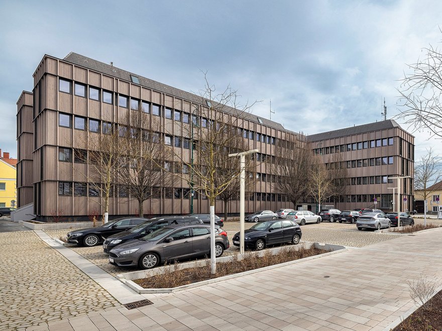Bürogebäude Tulln mit neuer Fassade