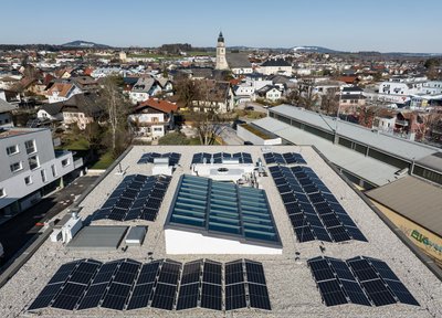 PV-Anlage auf dem Dach des Bezirksgerichts Seekirchen