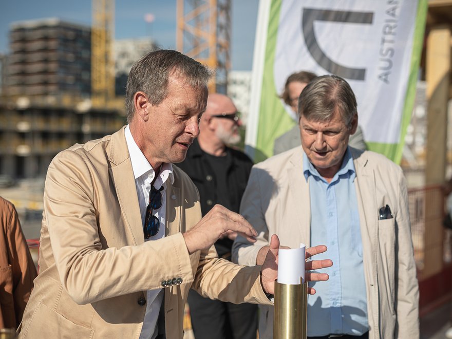 Zeitkapsel VILLAGE IM DRITTTEN finale Bauphase