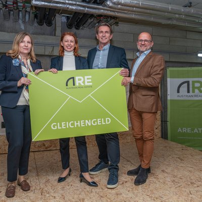 Gleichengeldübergabe - Cornelia Oberlehner, Michaela Koban, Frank Fercher, Markus Gornik