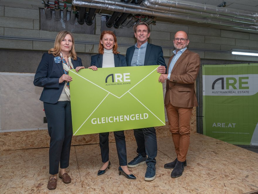 Gleichengeldübergabe - Cornelia Oberlehner, Michaela Koban, Frank Fercher, Markus Gornik