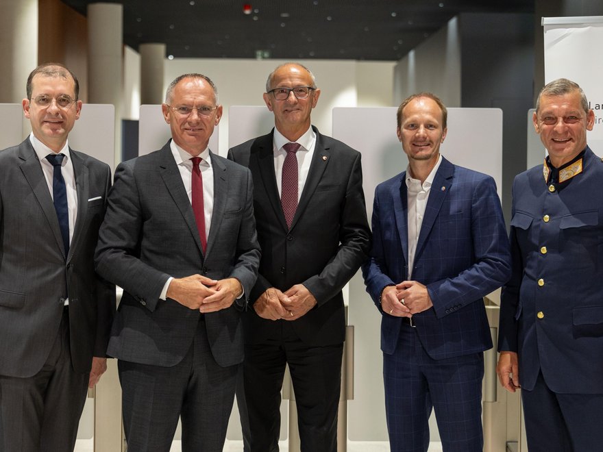 ARE CEO Hans-Peter Weiss, Innenminister Gerhard Karner, Landeshauptmann Anton Mattle, Bürgermeister Johannes Anzengruber, LPD Direktor Helmut Tomac