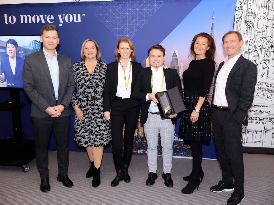 Gabor Schlosser (SORAVIA), Sigrun Steinberger, Michaela Koban, Philipp Brenn-Struckhof (ARE), Karin Wöhrenschimmel und Christian Farnleitner (SORAVIA) bei der Verleihung des CTBUH Award of Excellence