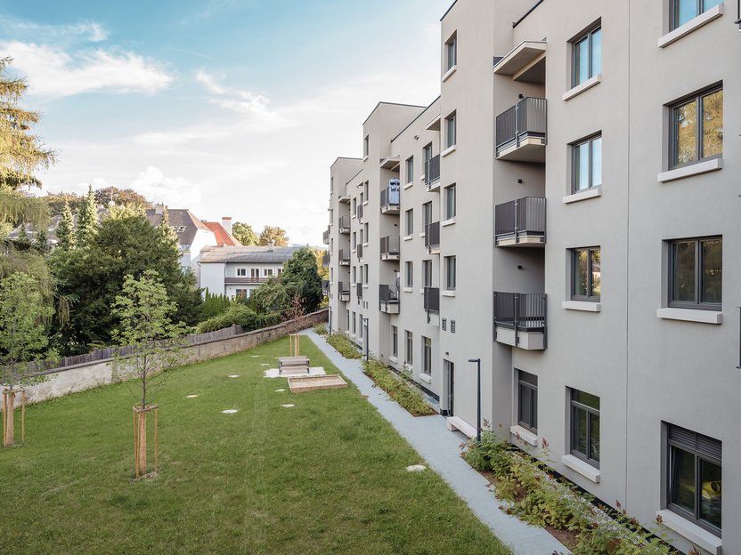 Feldkirchner Straße mit Garten