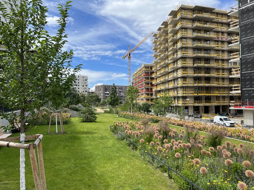 Bert-Brecht-Park VILLAGE IM DRITTEN