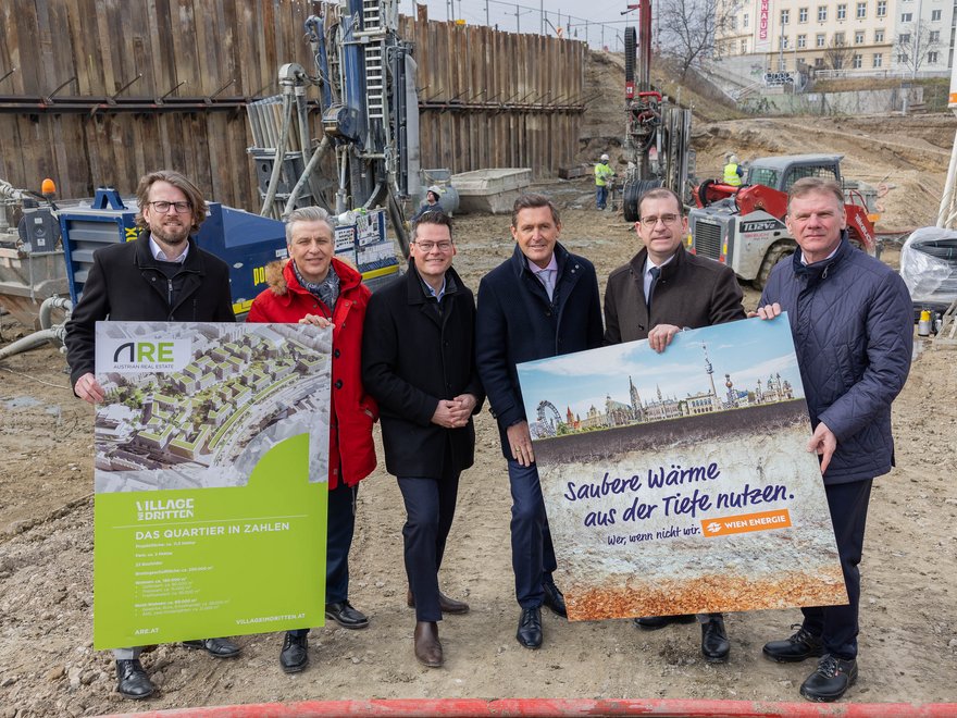 Leiter ARE Projektentwicklung Gerd Pichler, Energiesprecher und SPÖ Klubvorsitzender Josef Taucher, Klimastadtrat Jürgen Czernohorszky, Stadtrat für Wirtschaft und Wiener Stadtwerke Peter Hanke, ARE CEO Hans-Peter Weiss, Vorsitzender der Geschäftsführung Wien Energie Michael Strebl