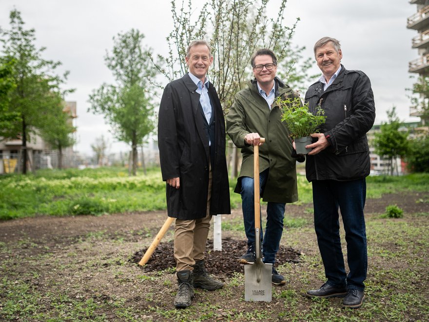 Gerald Beck, Jürgen Czernohorszky und Erich Hohenberger im Bert-Brecht-Park
